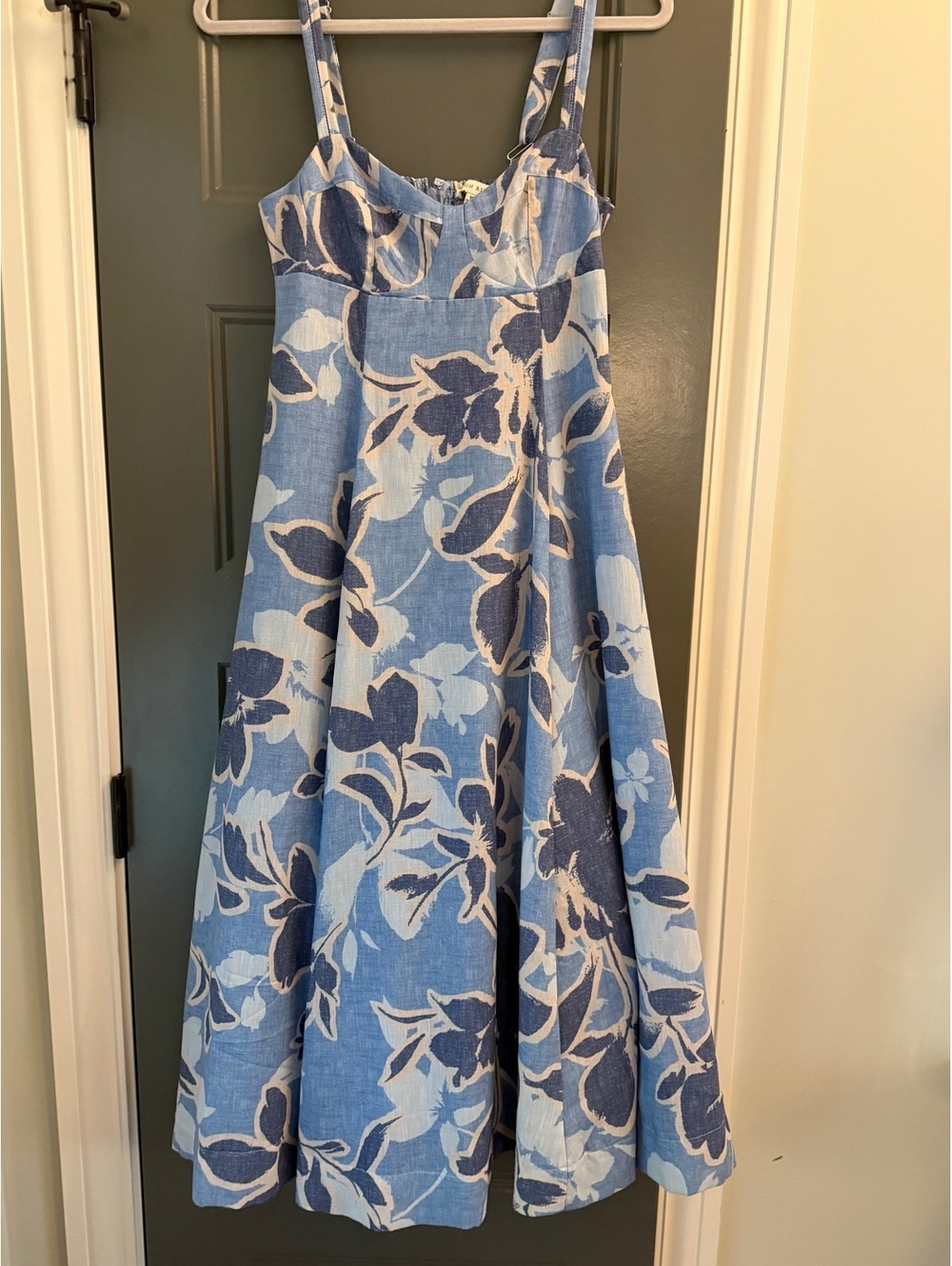 NWOT Moon River Medium Blue Floral Midi Dress with Adjustable Straps